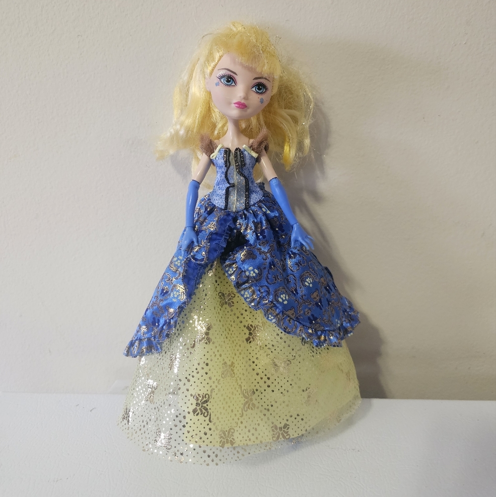 Ever After High Blondie Lockes Doll Thronecoming